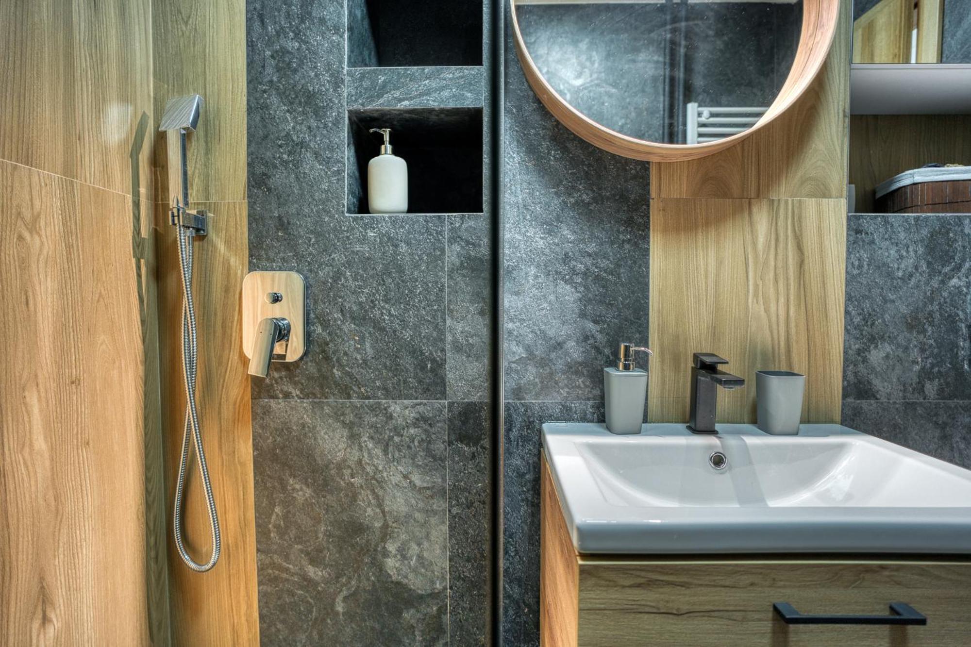 City Chic Retreat: Newly Renovated 1Br Apartment บูคาเรสต์ ภายนอก รูปภาพ